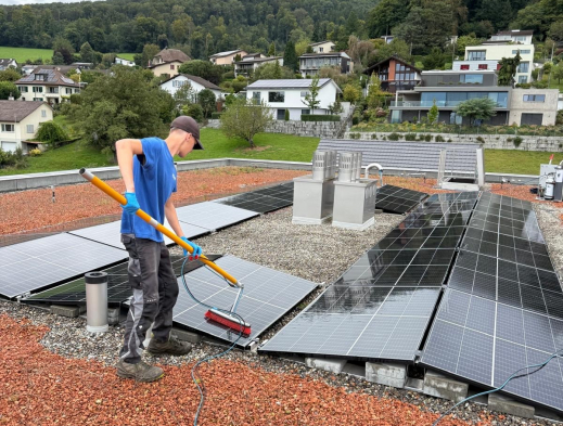 Trowa-GmbH_Reinigung-Solarpanels07.jpg